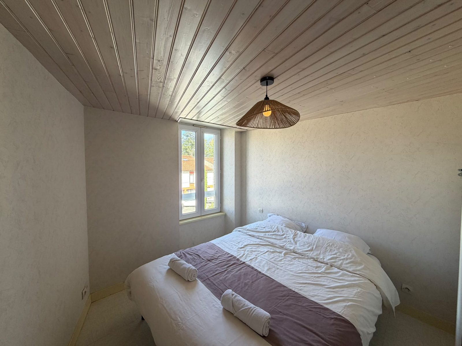 Chambre avec lit double